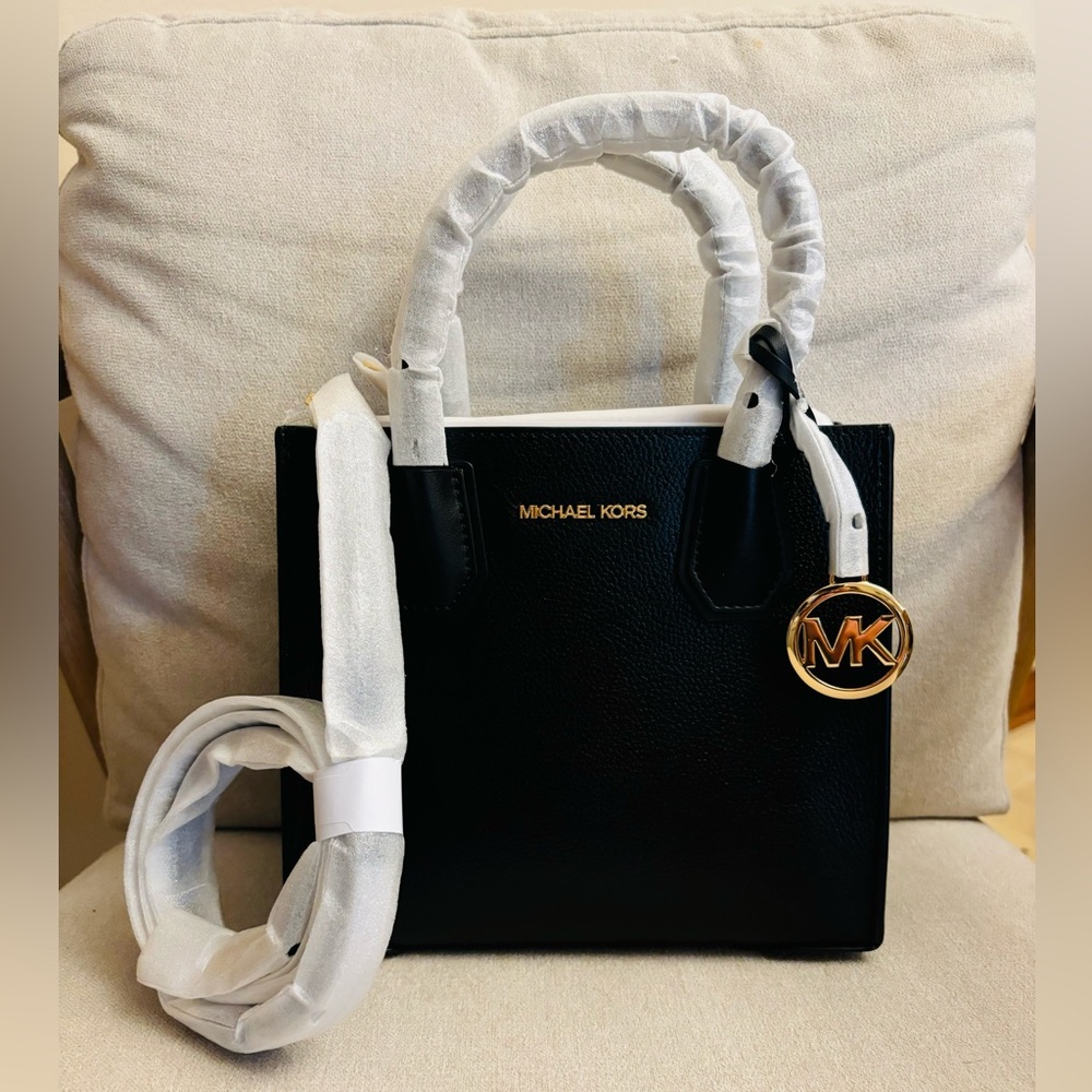 Michael Kors Mercer medium pebbled leather crossbody bad. New!